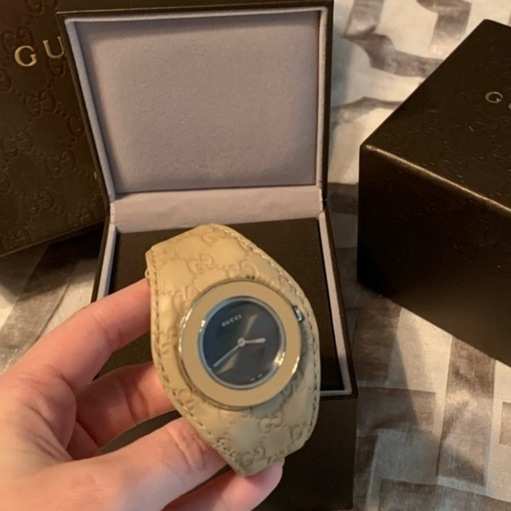 Gucci Women's Analog Leather Cuff Watch‎ NEW